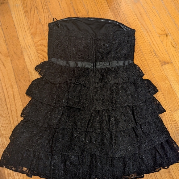 Tiered lace strapless holiday cocktail dress size 11 Dynamite - Picture 2 of 5